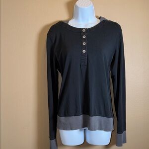 prAna Hooded Henley Pullover Black Gray Graphic Back Soft EUC 4 Buttons Front L